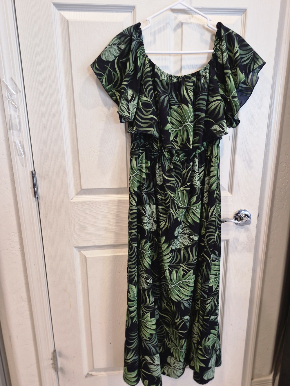 3/30 Cupshe Black Maxi Dress with Green Tropical Leaf Print